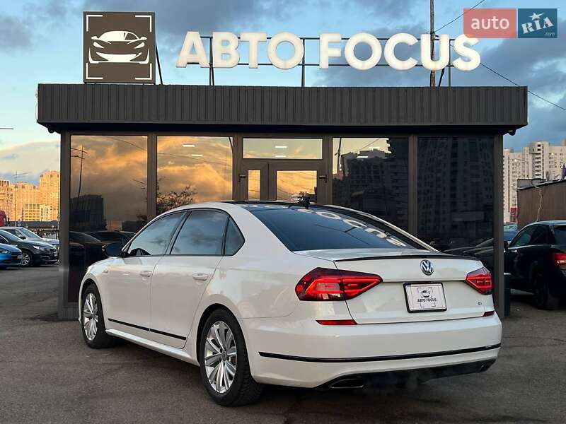 Седан Volkswagen Passat 2018 в Киеве