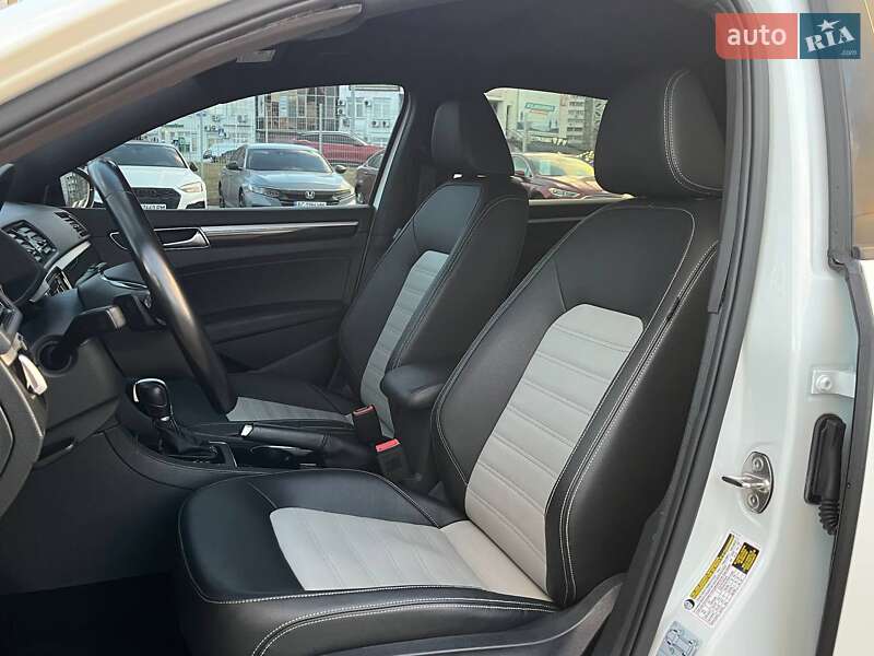 Седан Volkswagen Passat 2018 в Киеве