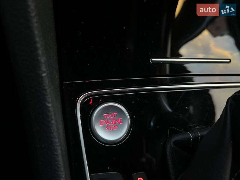 Седан Volkswagen Passat 2018 в Киеве