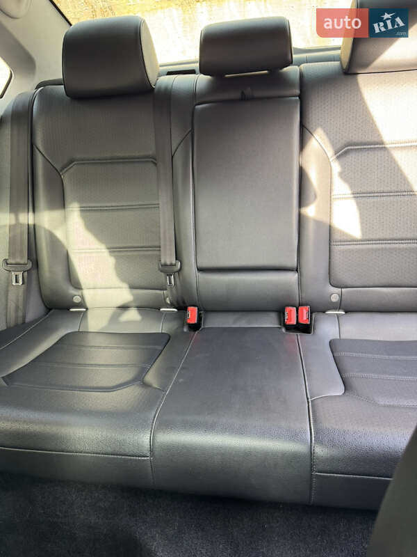 Седан Volkswagen Passat 2016 в Киеве фото 26 Седан Volkswagen Passat 2016 в Киеве
