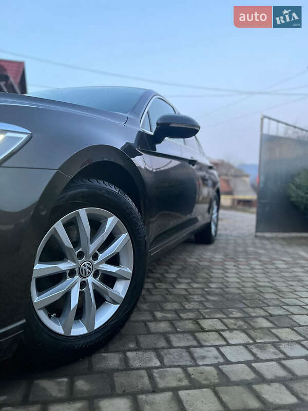 Седан Volkswagen Passat 2016 в Хусте