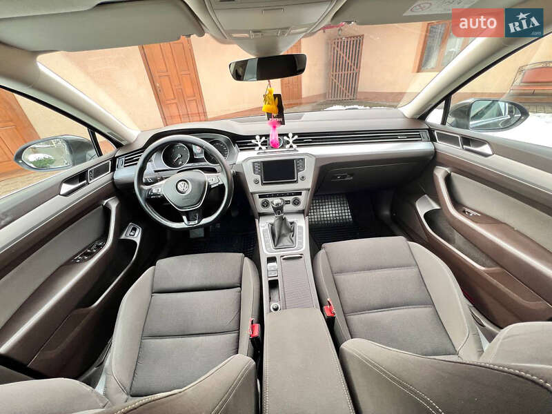 Седан Volkswagen Passat 2016 в Хусте