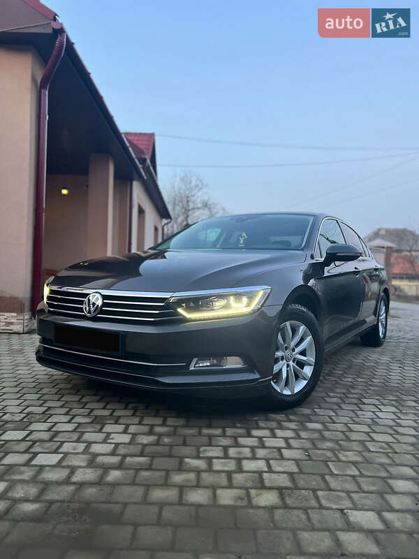 Седан Volkswagen Passat 2016 в Хусте