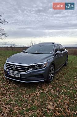 Седан Volkswagen Passat 2020 в Гайвороне