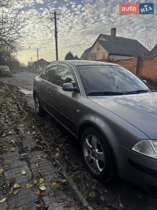 Седан Volkswagen Passat 2001 в Безлюдовке