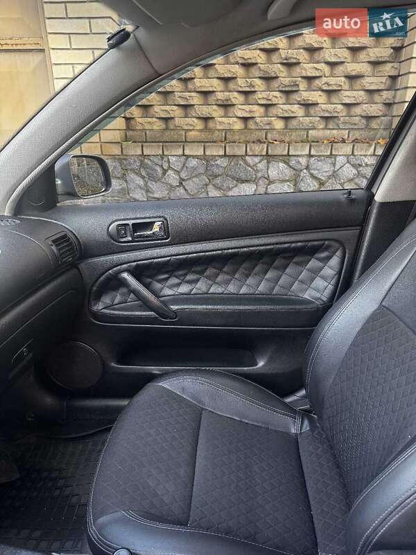 Седан Volkswagen Passat 2001 в Безлюдовке