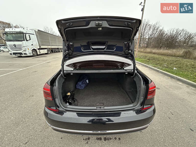 Седан Volkswagen Passat 2016 в Кропивницком