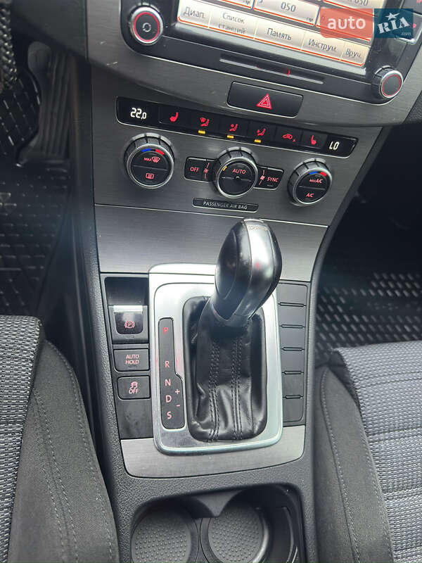 Універсал Volkswagen Passat 2012 в Івано-Франківську