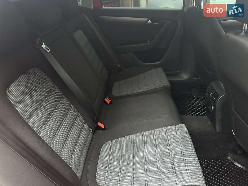 Універсал Volkswagen Passat 2012 в Івано-Франківську