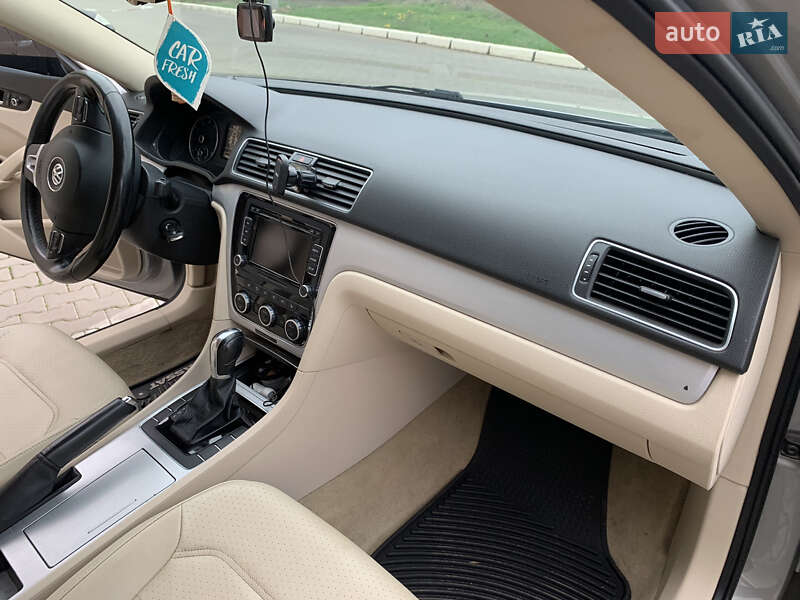 Седан Volkswagen Passat 2012 в Одесі