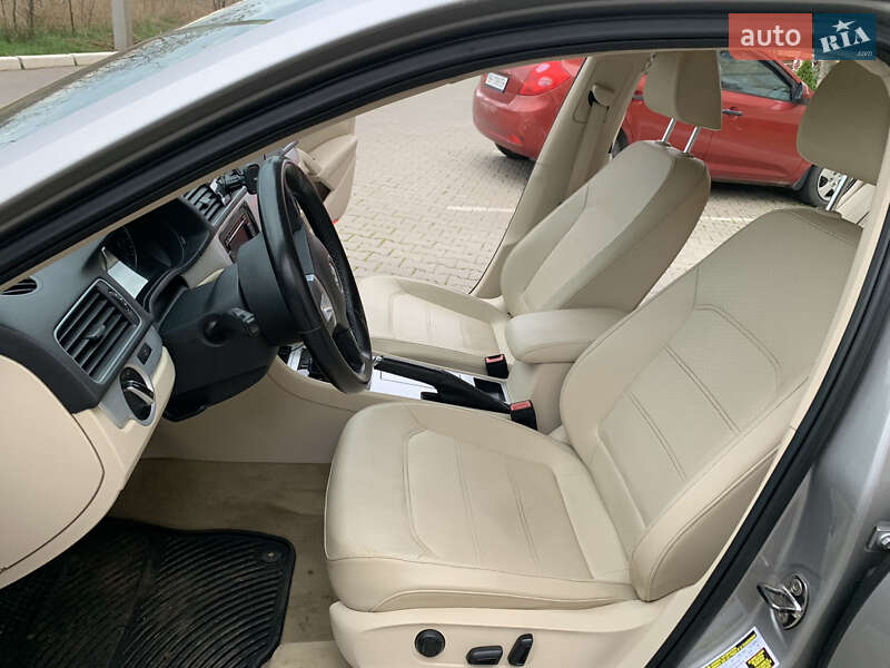 Седан Volkswagen Passat 2012 в Одесі