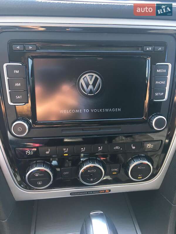 Седан Volkswagen Passat 2012 в Киеве