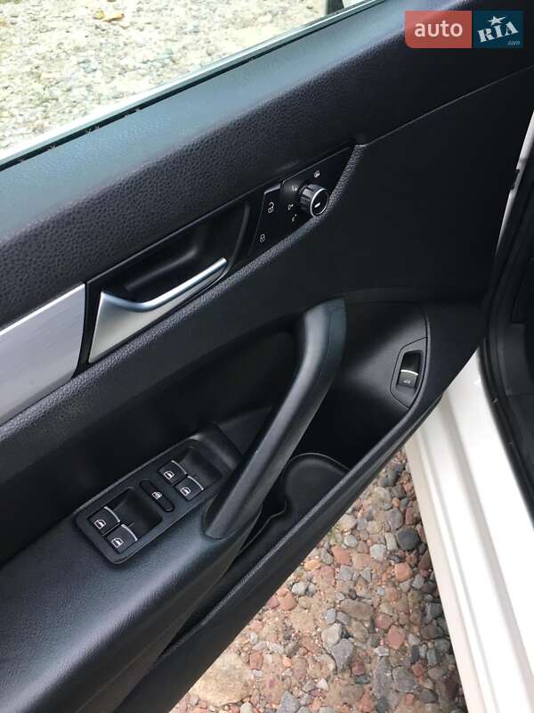 Седан Volkswagen Passat 2012 в Киеве