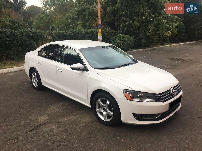 Седан Volkswagen Passat 2012 в Киеве
