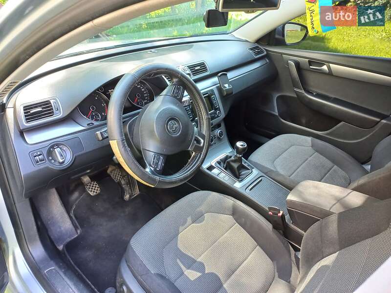 Универсал Volkswagen Passat 2012 в Хусте