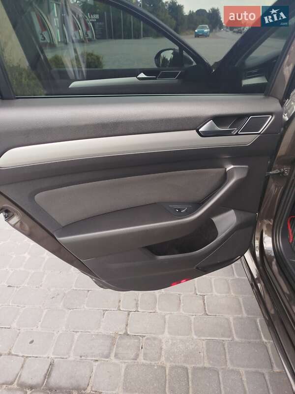 Универсал Volkswagen Passat 2015 в Ивано-Франковске