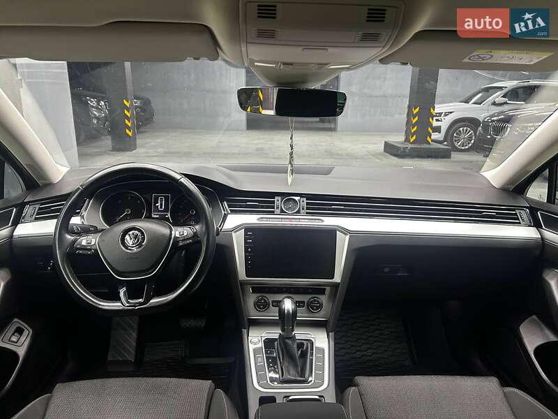 Універсал Volkswagen Passat 2018 в Чернівцях