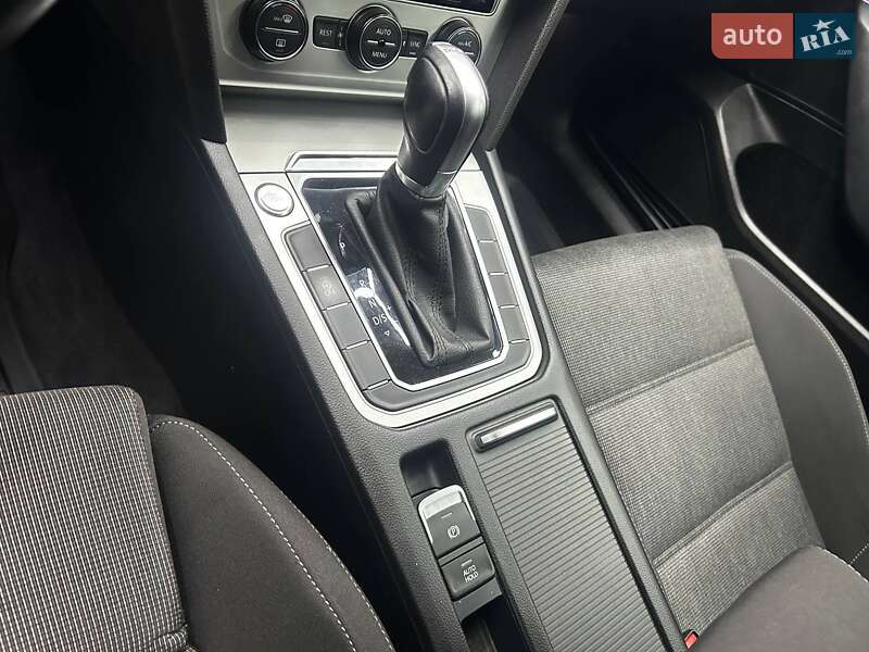 Універсал Volkswagen Passat 2018 в Чернівцях