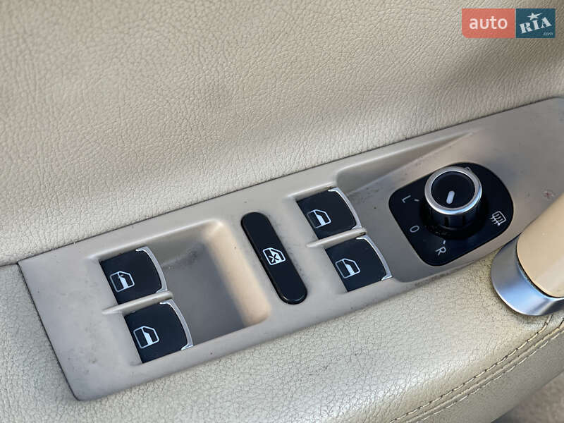 Универсал Volkswagen Passat 2011 в Нововолынске