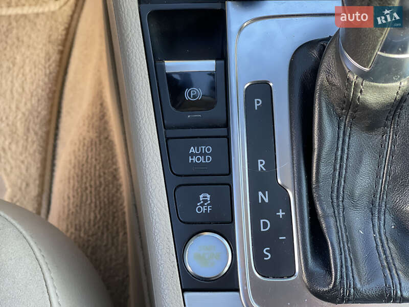 Универсал Volkswagen Passat 2011 в Нововолынске