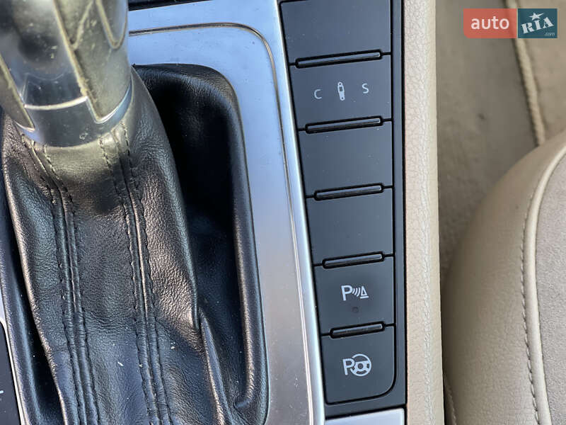 Универсал Volkswagen Passat 2011 в Нововолынске