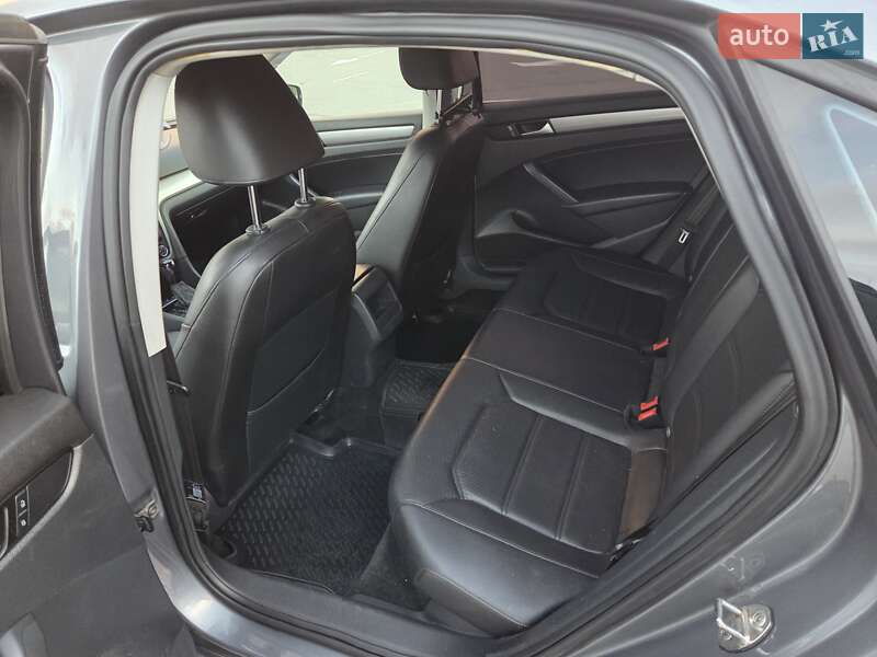 Седан Volkswagen Passat 2015 в Киеве