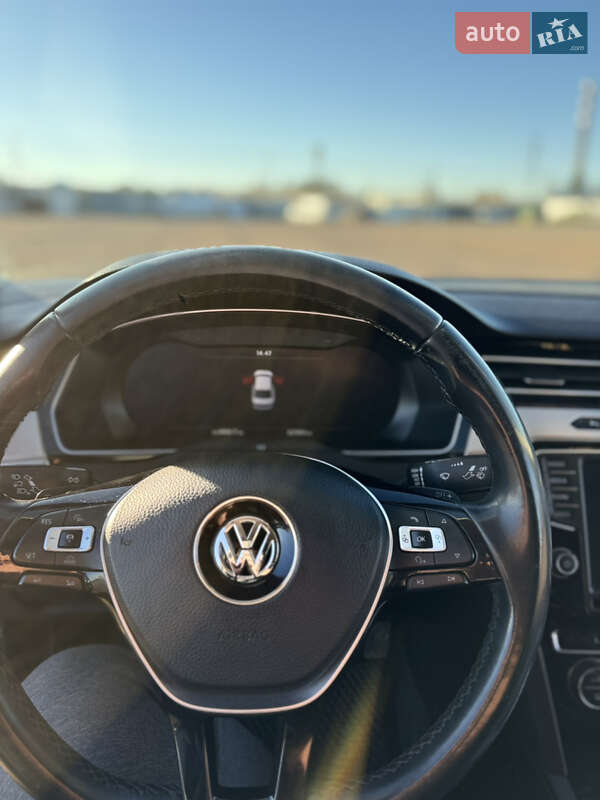 Седан Volkswagen Passat 2015 в Ужгороде