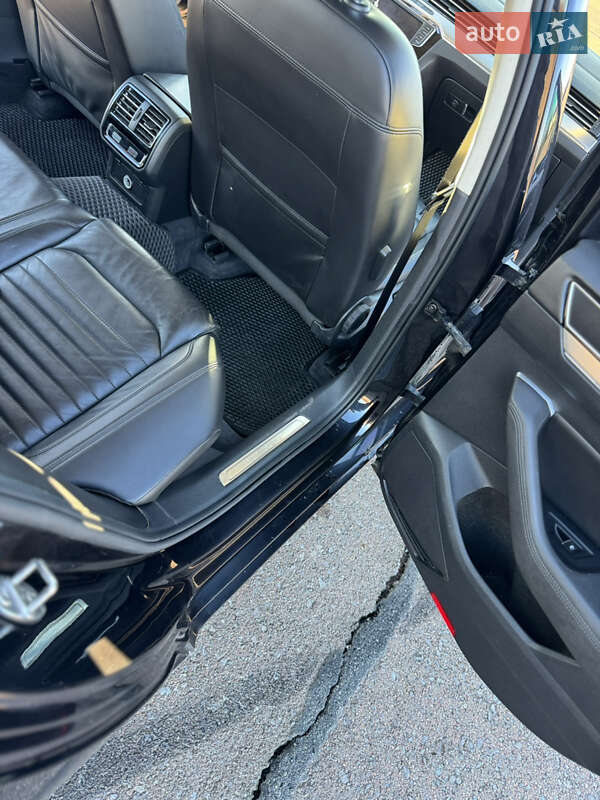 Седан Volkswagen Passat 2015 в Ужгороде