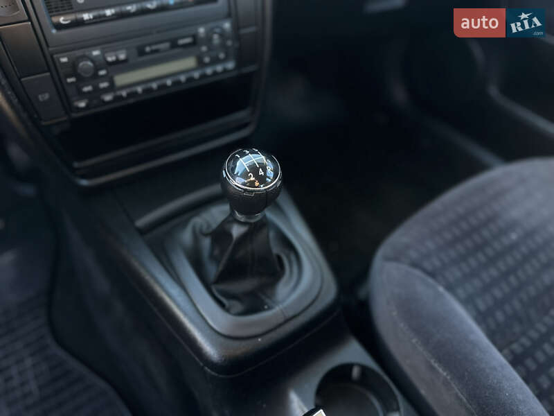 Седан Volkswagen Passat 2003 в Виннице