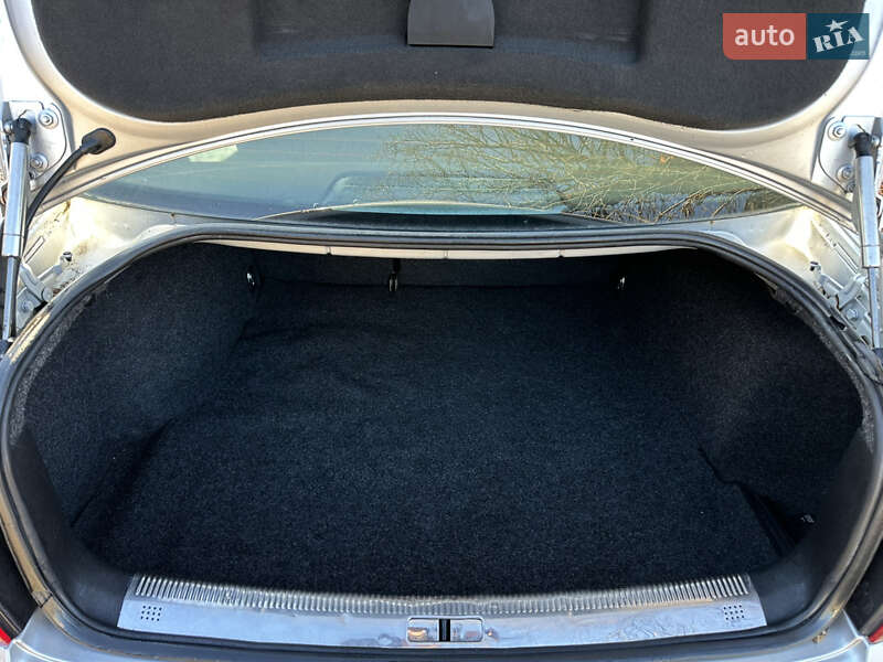 Седан Volkswagen Passat 2003 в Виннице