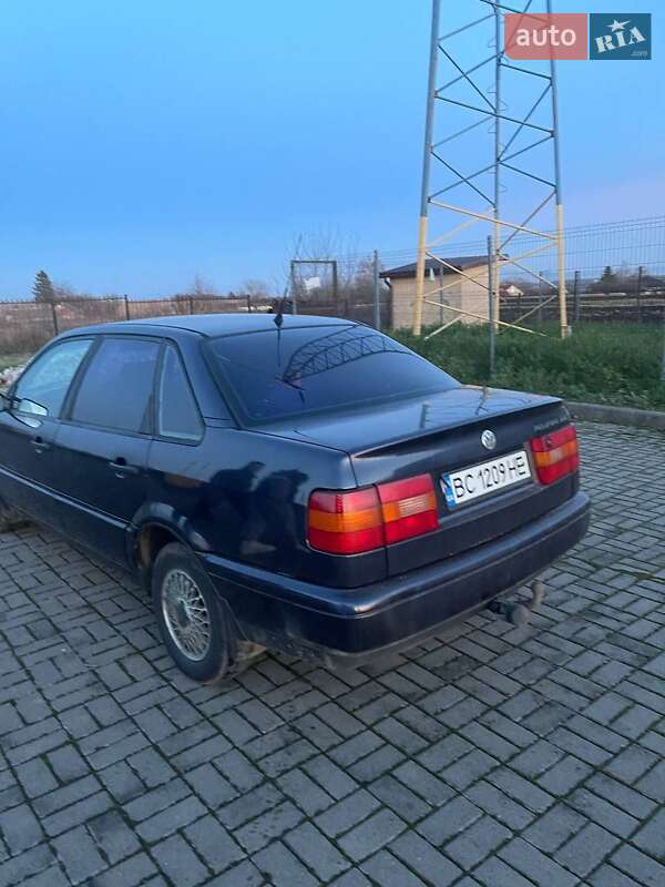 Седан Volkswagen Passat 1993 в Луцке