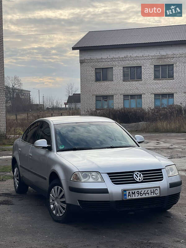 Седан Volkswagen Passat 2004 в Радомышле