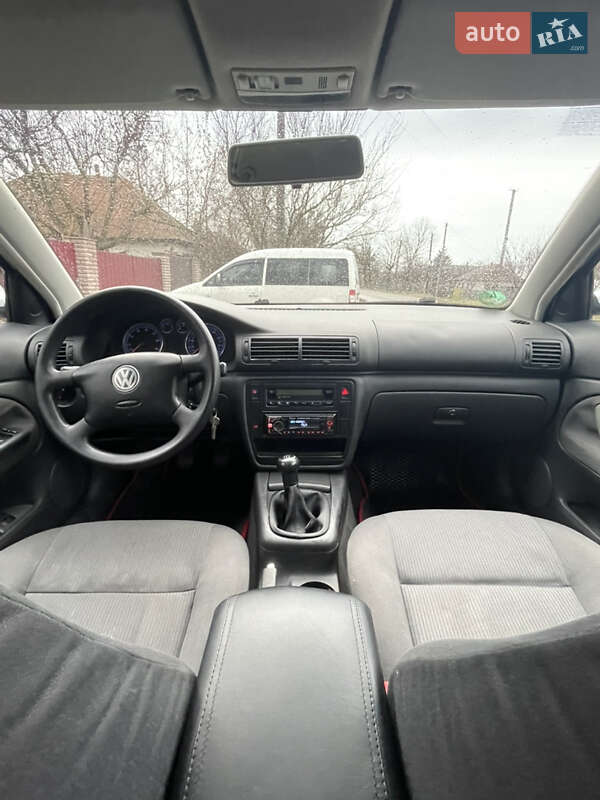 Седан Volkswagen Passat 2004 в Радомышле