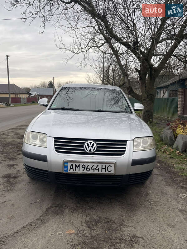 Седан Volkswagen Passat 2004 в Радомышле