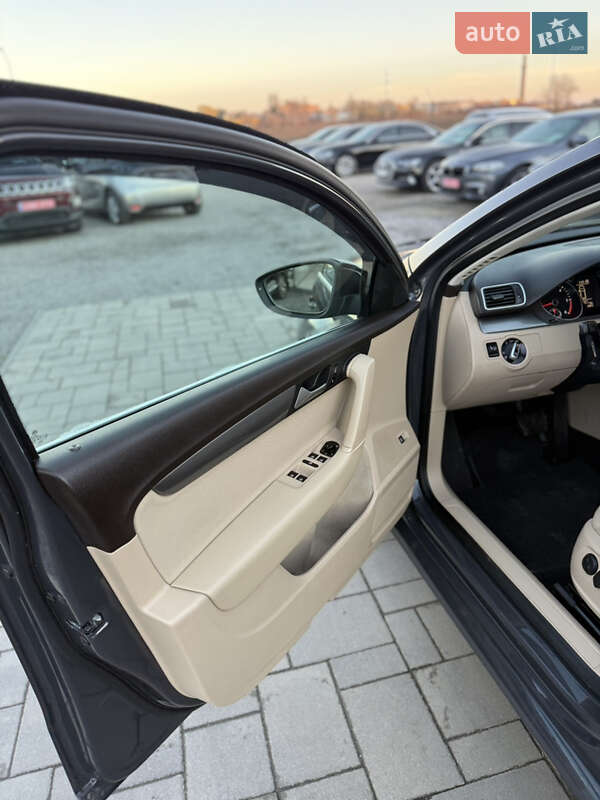 Универсал Volkswagen Passat 2014 в Ровно