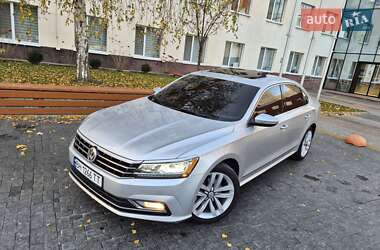 Седан Volkswagen Passat 2015 в Одессе