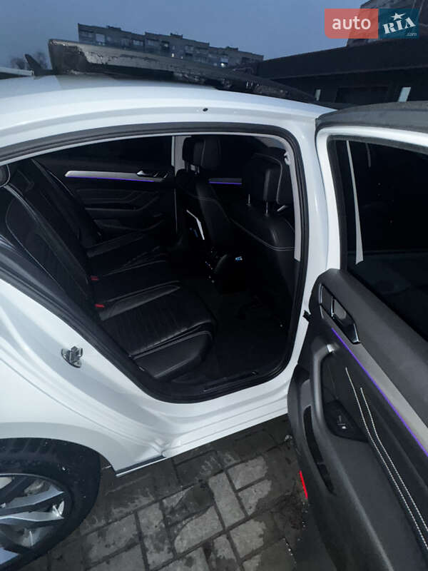 Седан Volkswagen Passat 2020 в Лозовой
