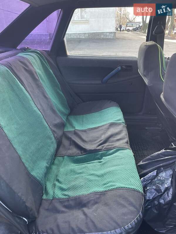 Седан Volkswagen Passat 1990 в Великой Багачке