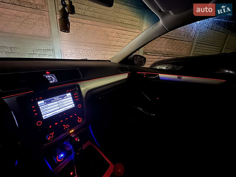 Седан Volkswagen Passat 2013 в Києві