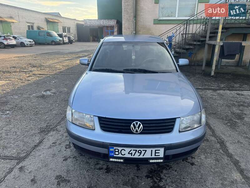 Седан Volkswagen Passat 1997 в Стрые
