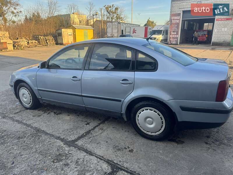 Седан Volkswagen Passat 1997 в Стрые