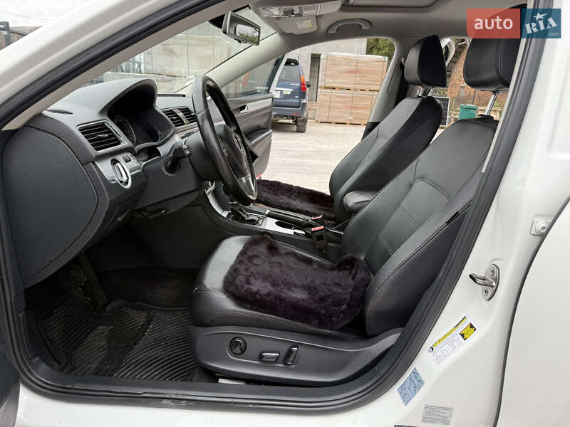 Седан Volkswagen Passat 2012 в Теребовле
