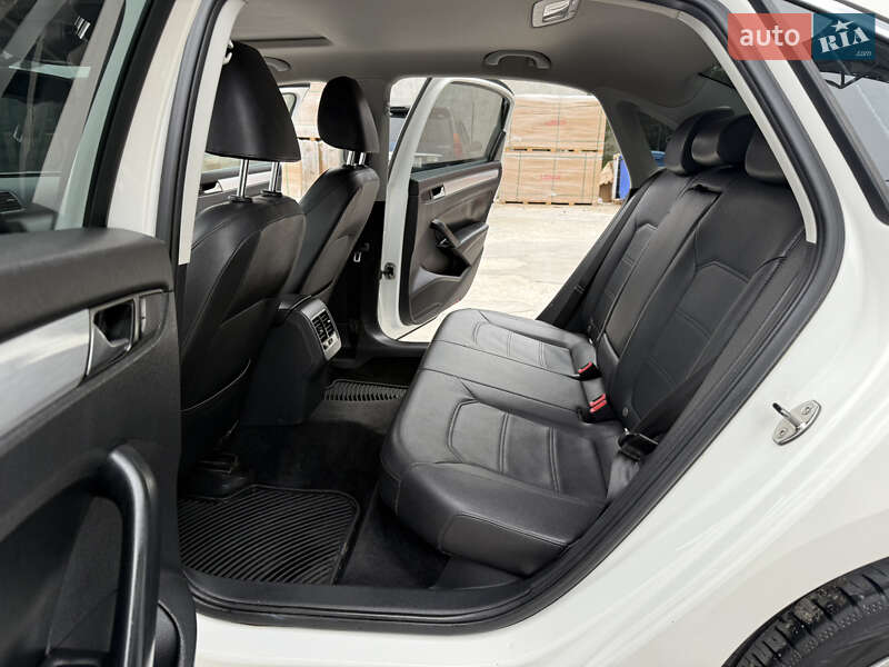 Седан Volkswagen Passat 2012 в Теребовле