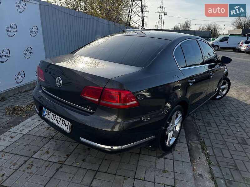 Седан Volkswagen Passat 2012 в Днепре