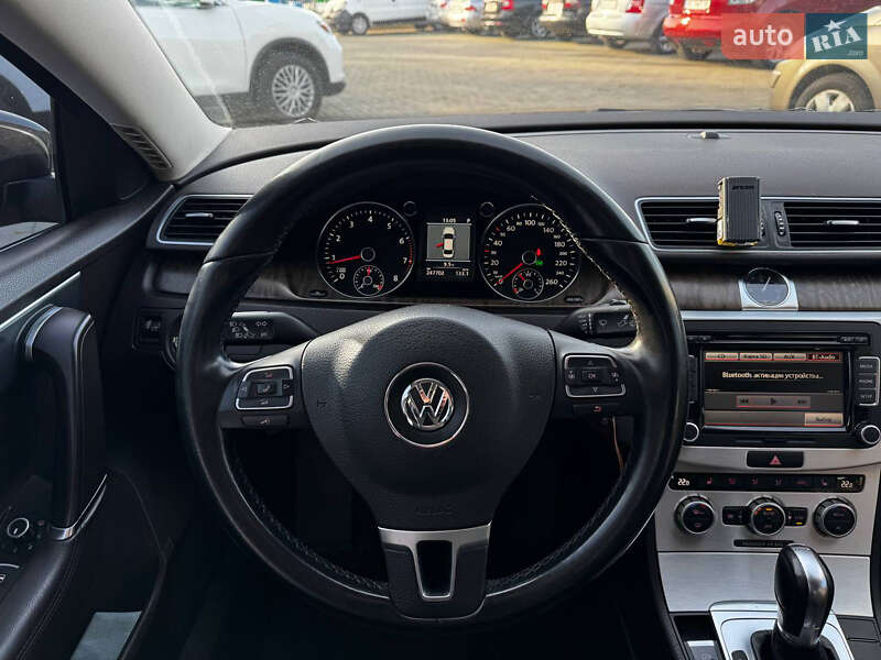 Седан Volkswagen Passat 2012 в Днепре