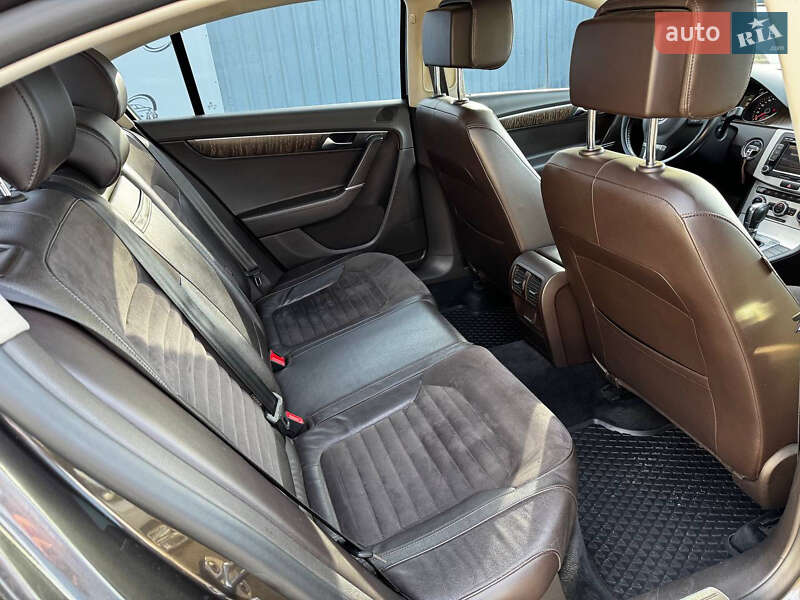 Седан Volkswagen Passat 2012 в Днепре