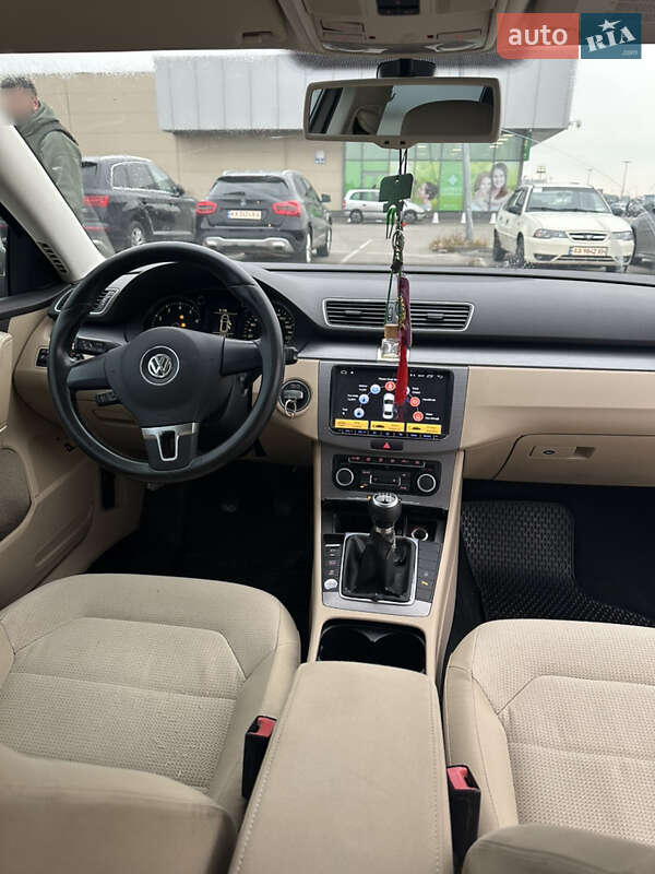 Универсал Volkswagen Passat 2011 в Киеве