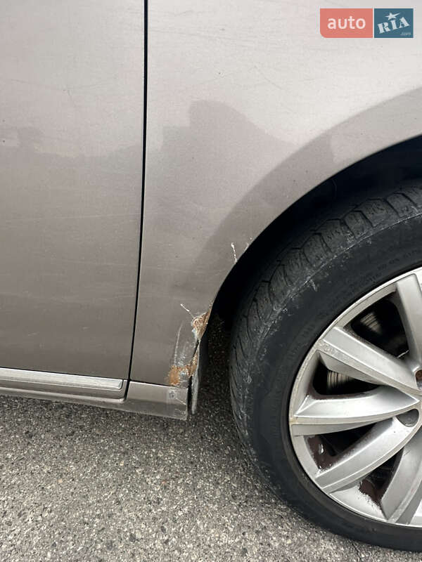 Универсал Volkswagen Passat 2011 в Киеве