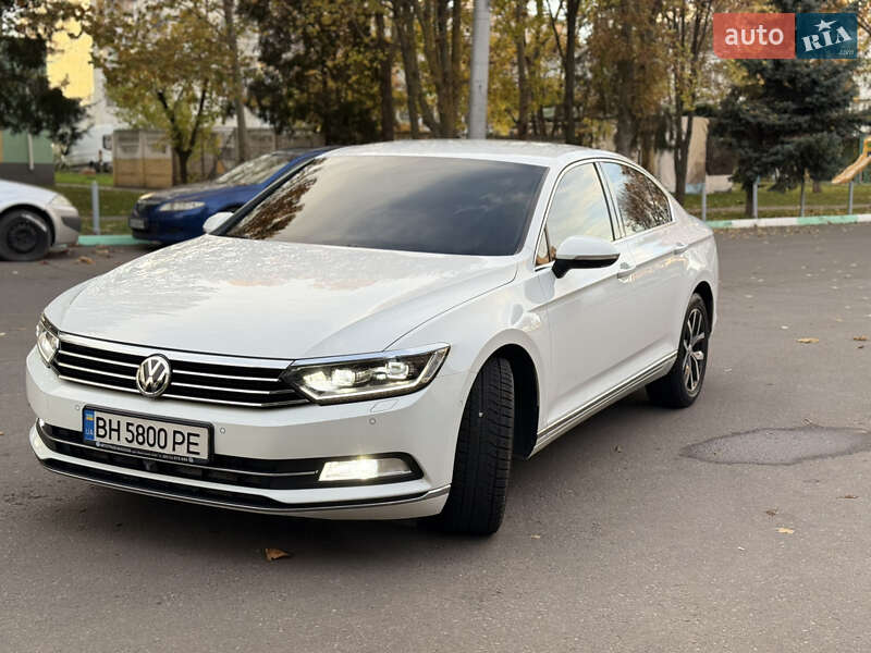 Седан Volkswagen Passat 2016 в Одессе