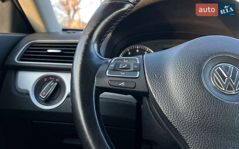 Седан Volkswagen Passat 2011 в Львові